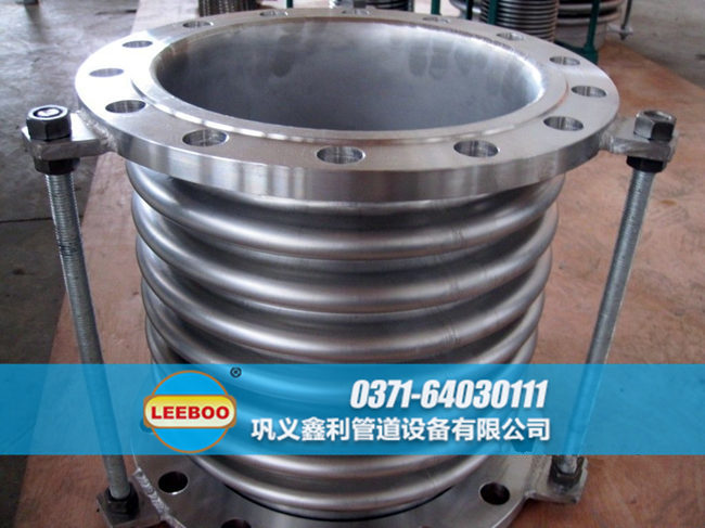 波紋<a href=http://m.pnbfbz.com target=_blank class=infotextkey>補(bǔ)償器</a>現(xiàn)場(chǎng)實(shí)圖