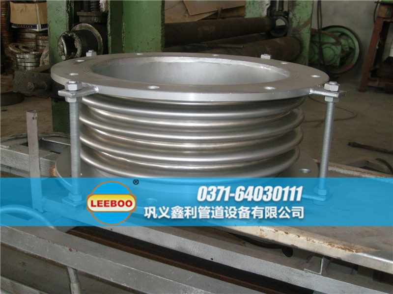 大口徑波紋<a href=http://m.pnbfbz.com target=_blank class=infotextkey>補(bǔ)償器</a>車間圖