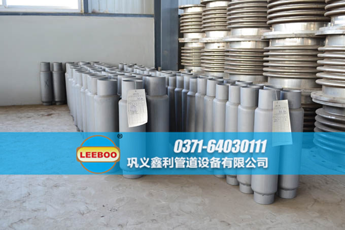 鑫利<a href=http://m.pnbfbz.com target=_blank class=infotextkey>補(bǔ)償器</a>車間一角